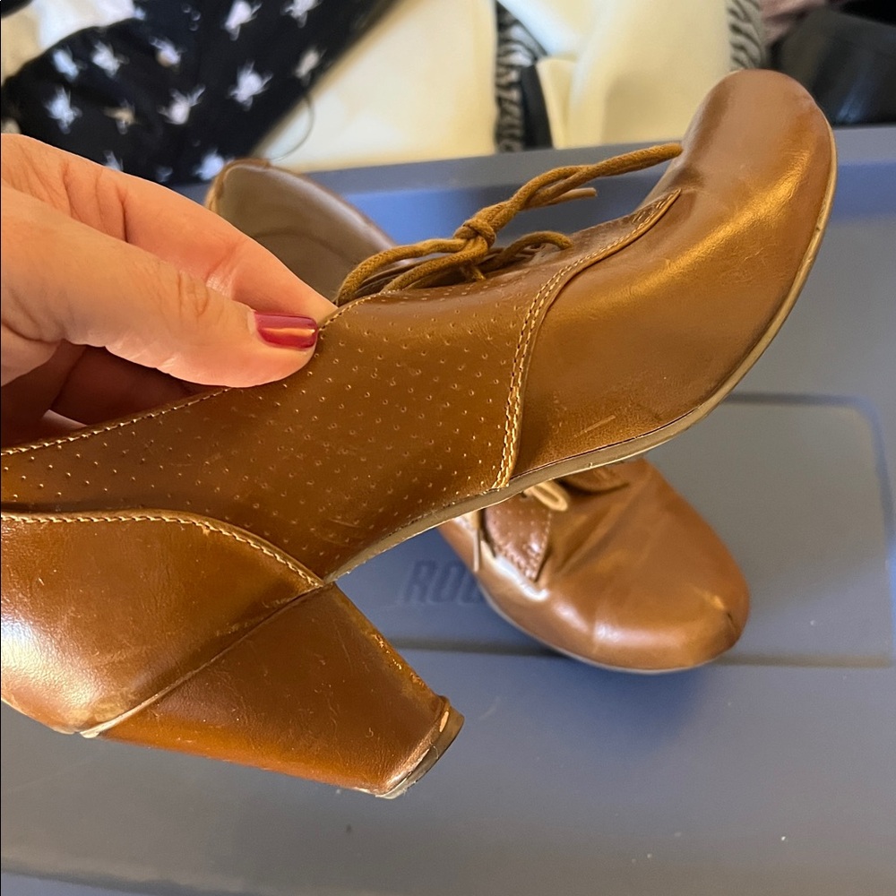 Chelsea Crew Tan Leather Lace-Up Shoes